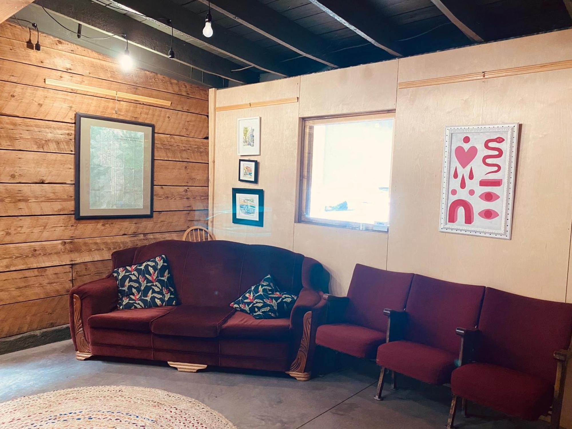 Dancing Bear Hostel *